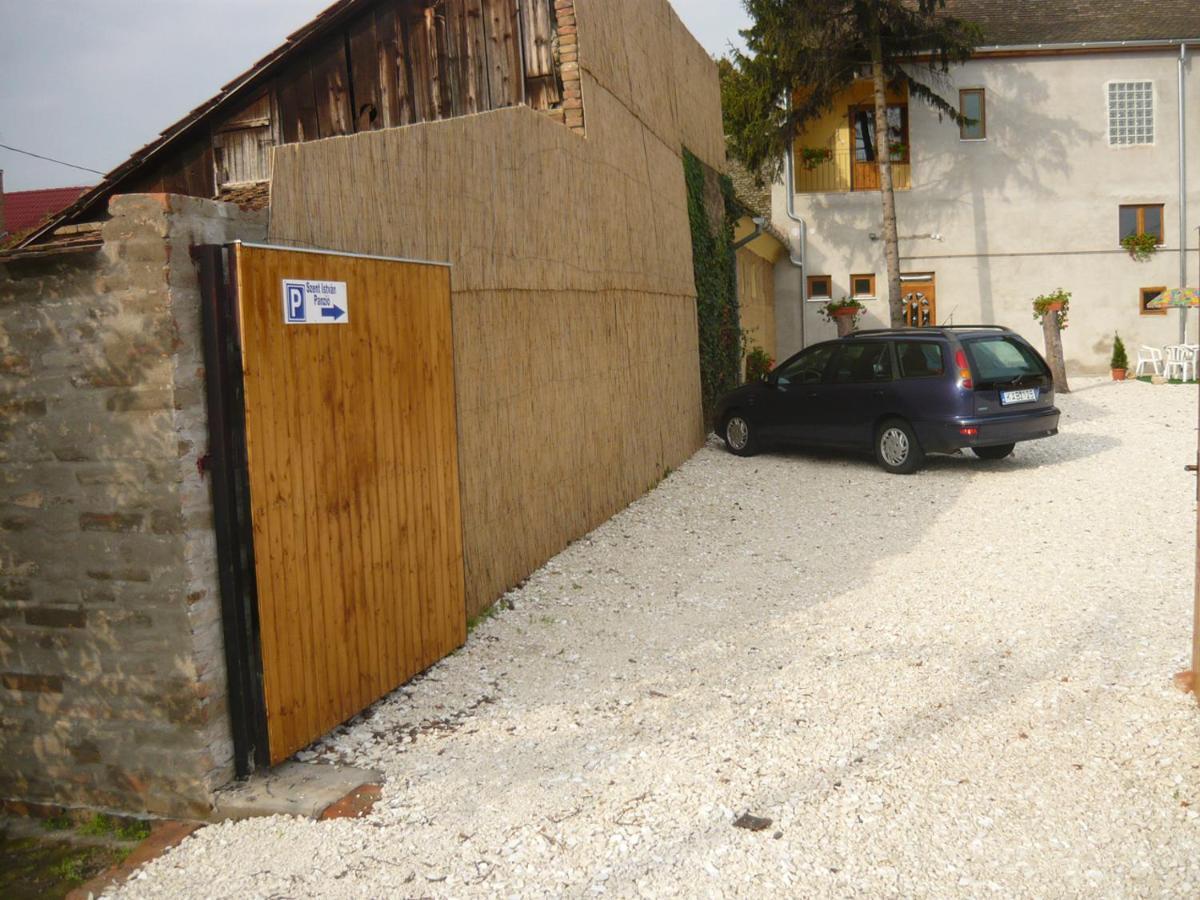 Szent Istvan Panzio Hódmezővásárhely Exterior foto
